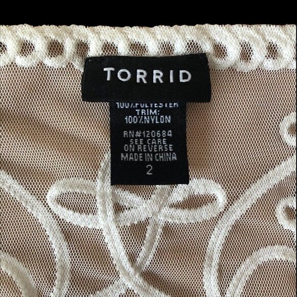 Torrid Sheer Cream Tank - Sleeveless Top - Scalloped Bottom Edge - Sz 2 - Picture 3 of 11